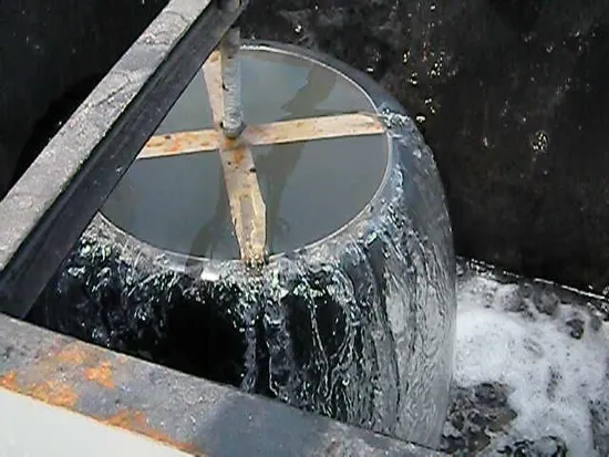 廃水浄化システム 製紙工場下水用の浅層溶存空気浮遊選鉱